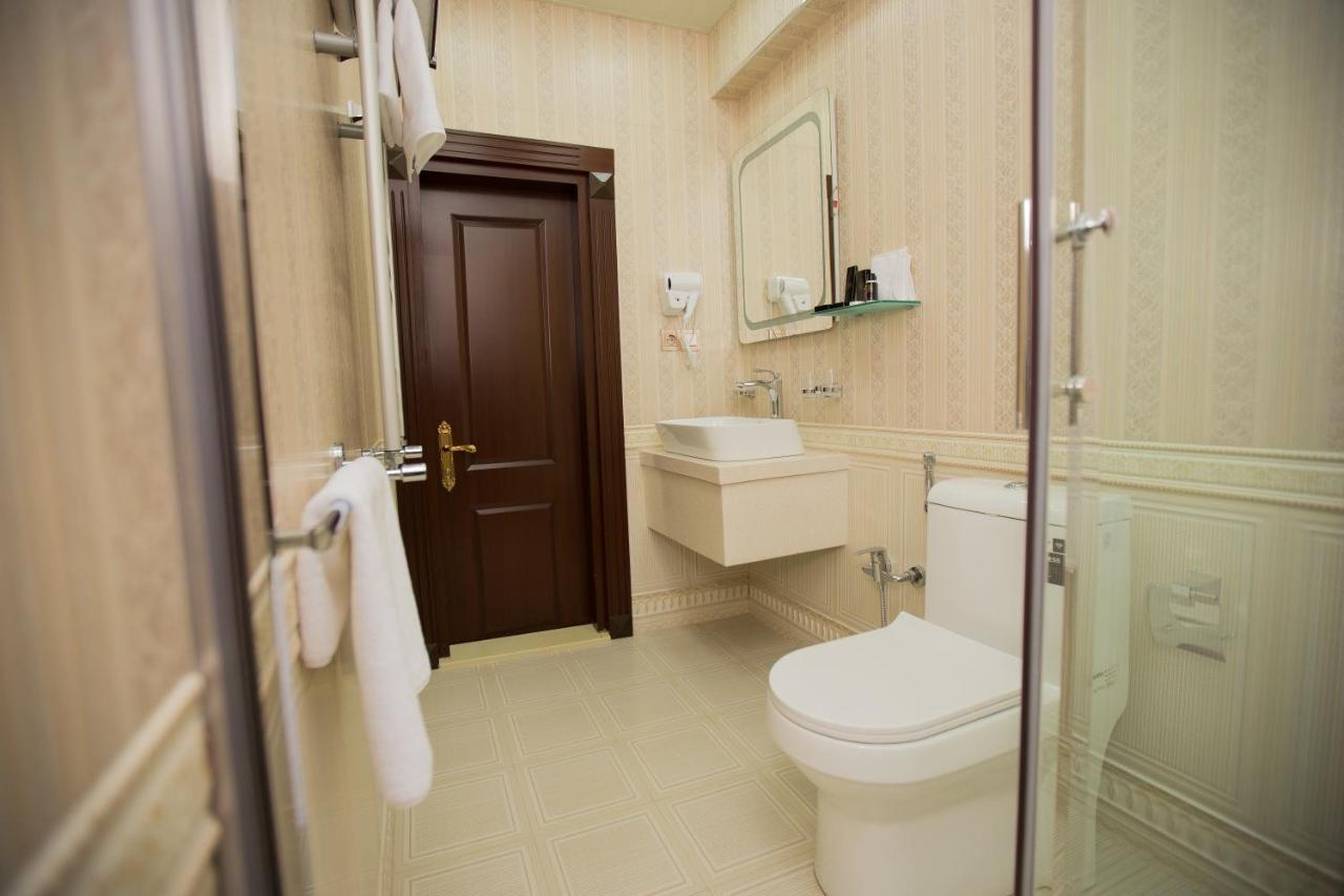 Baku Hotel Ганджа Екстериор снимка