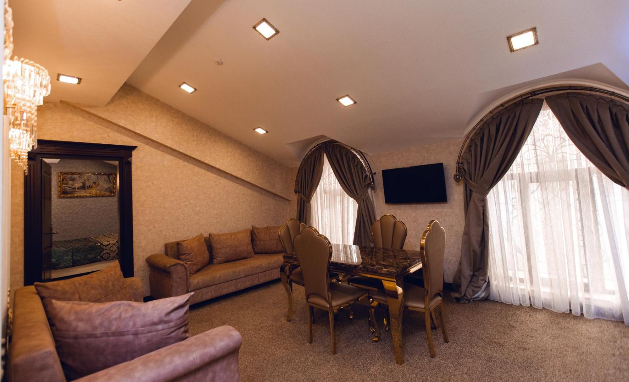 Baku Hotel Ганджа Екстериор снимка