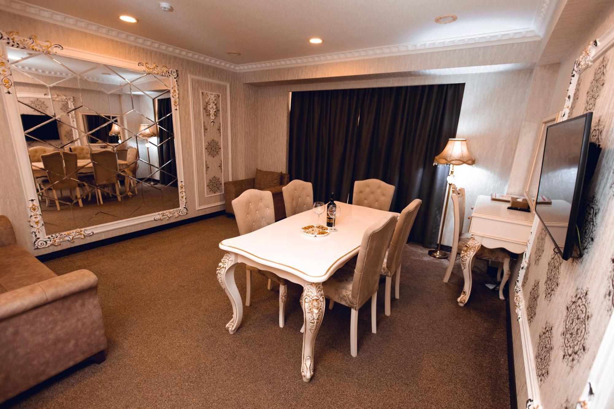 Baku Hotel Ганджа Екстериор снимка