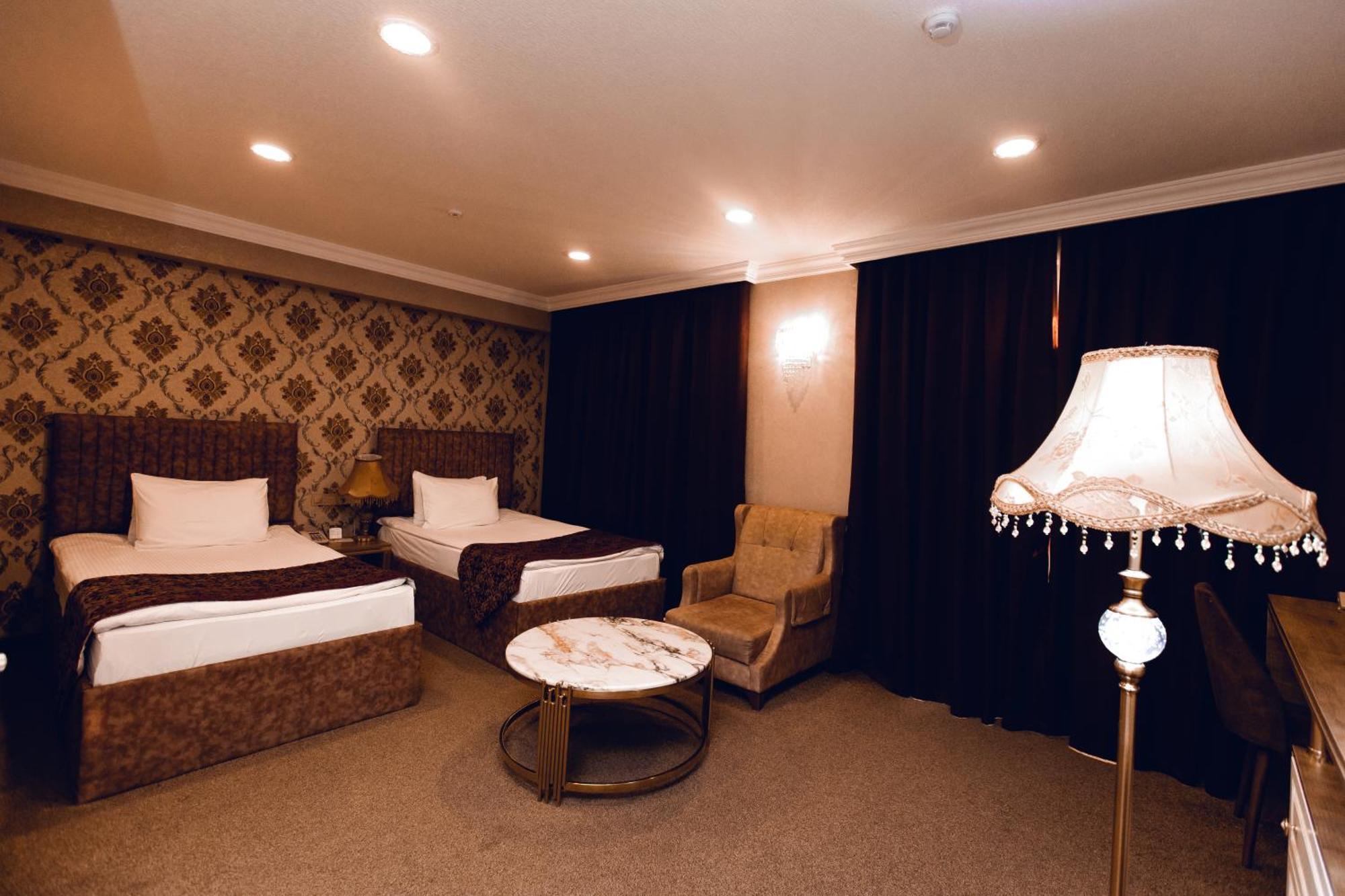 Baku Hotel Ганджа Екстериор снимка