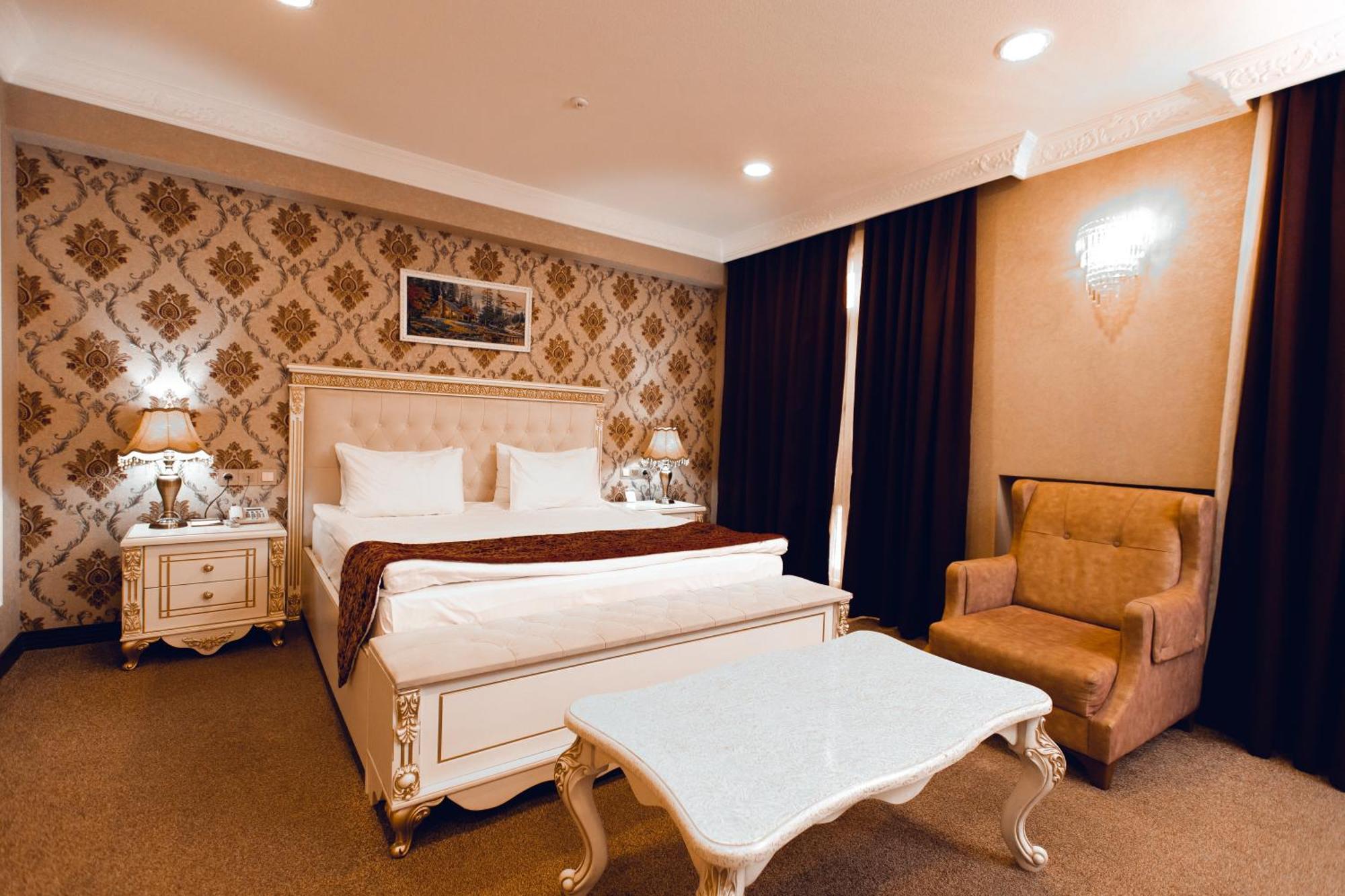 Baku Hotel Ганджа Екстериор снимка